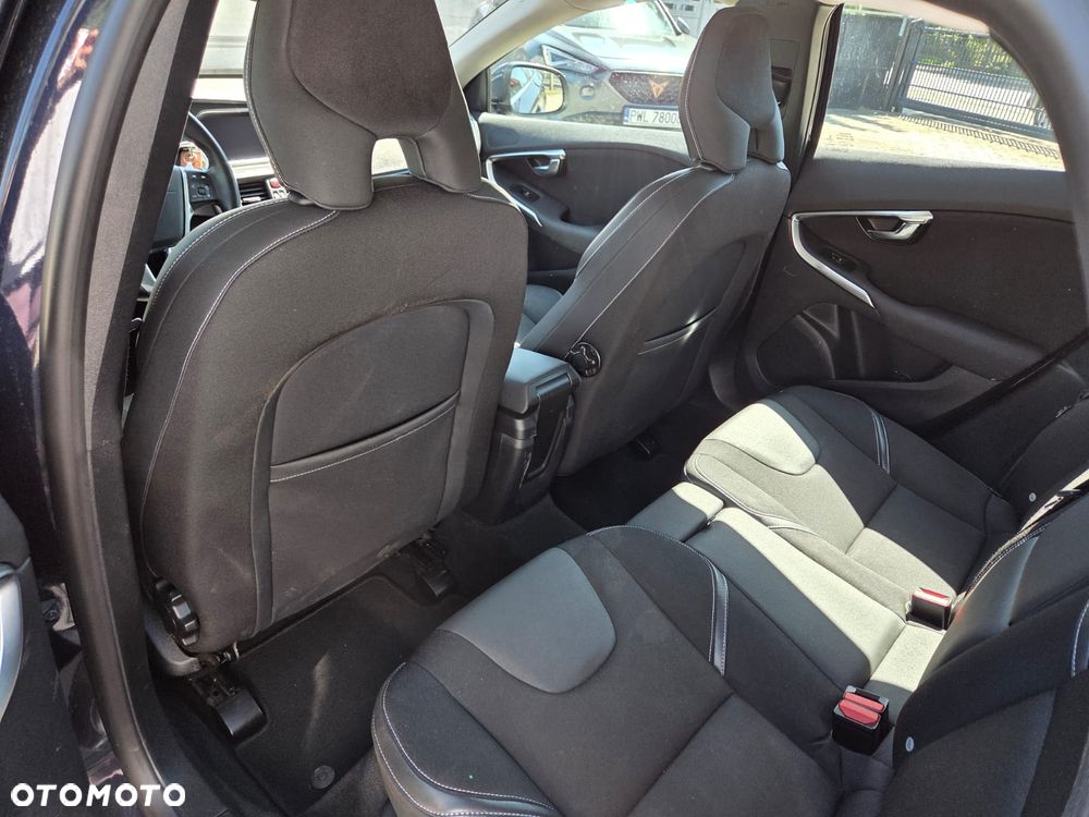 Volvo V40 D2 - 10