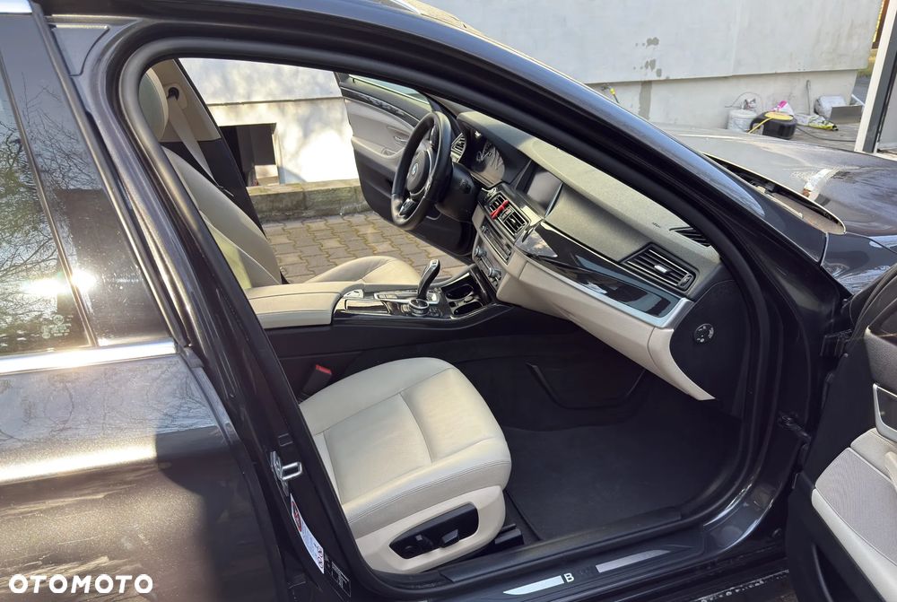 BMW Seria 5 520d xDrive - 17