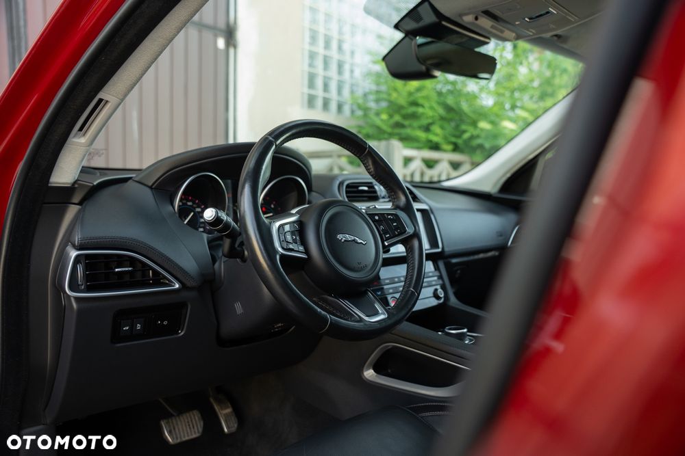 Jaguar F-Pace 25d AWD Prestige - 24