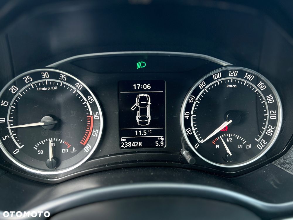 Skoda Octavia 2.0 TDI CR DPF RS - 34