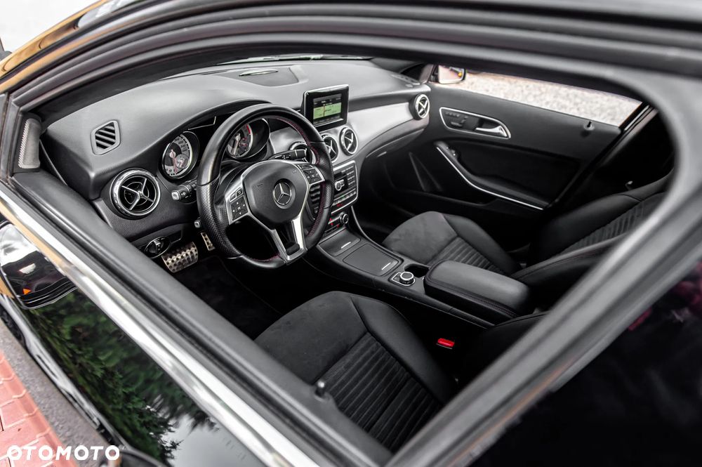 Mercedes-Benz GLA 250 4Matic 7G-DCT AMG Line - 18