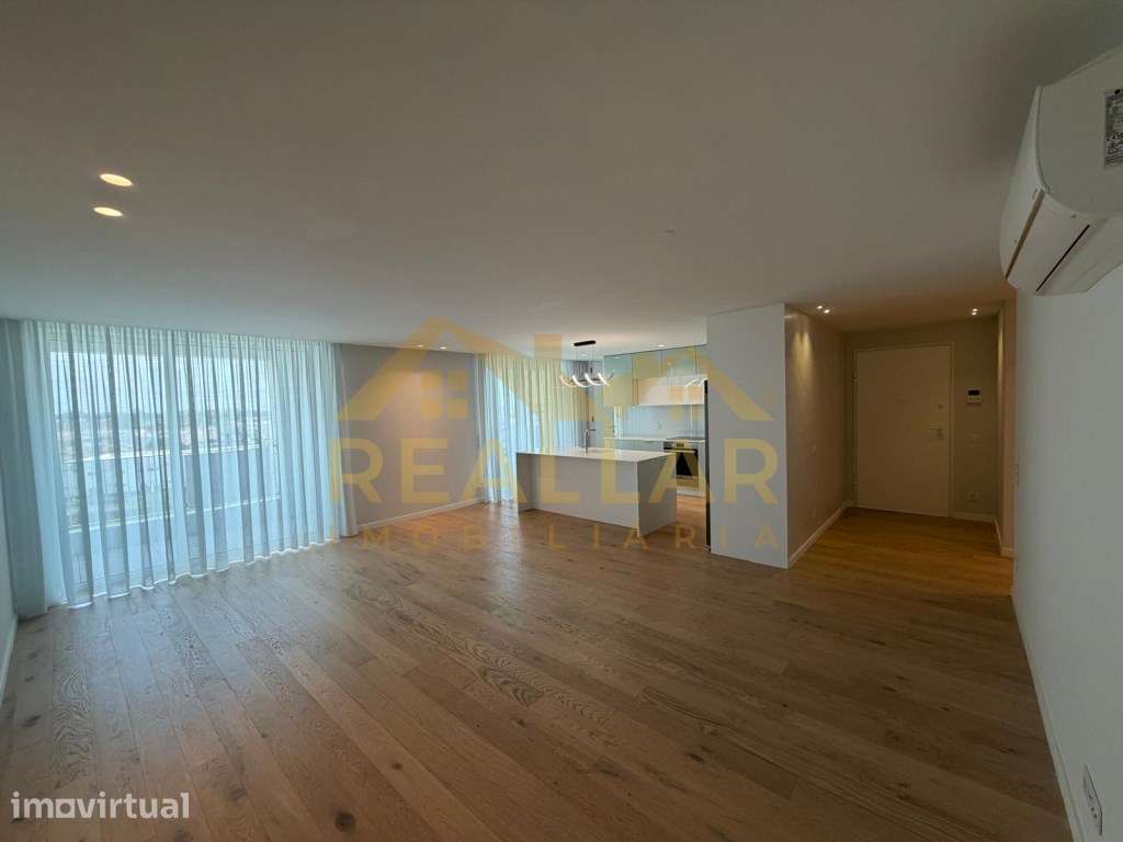 Apartamento T3 Semi-Novo no Coração de Vila do Conde - Grande imagem: 4/26
