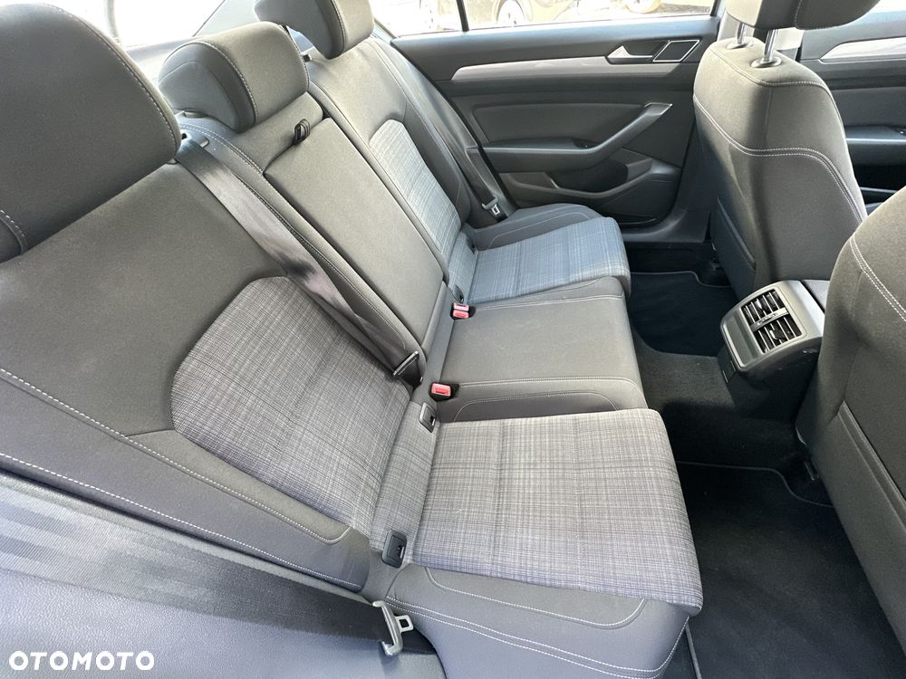 Volkswagen Passat 1.5 TSI EVO Elegance - 17
