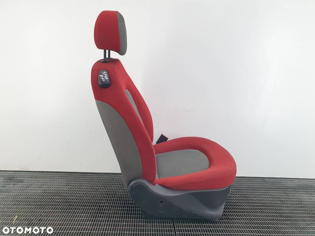 FOTEL PRAWY PRZÓD PASAŻERA YPSILON II LANCIA EUROPA - 5