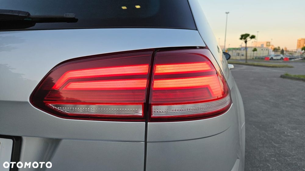 Volkswagen Golf - 24