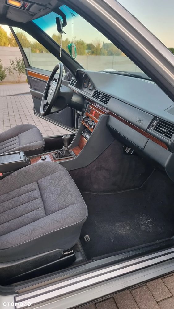 Mercedes-Benz W124 (1984-1993) - 23