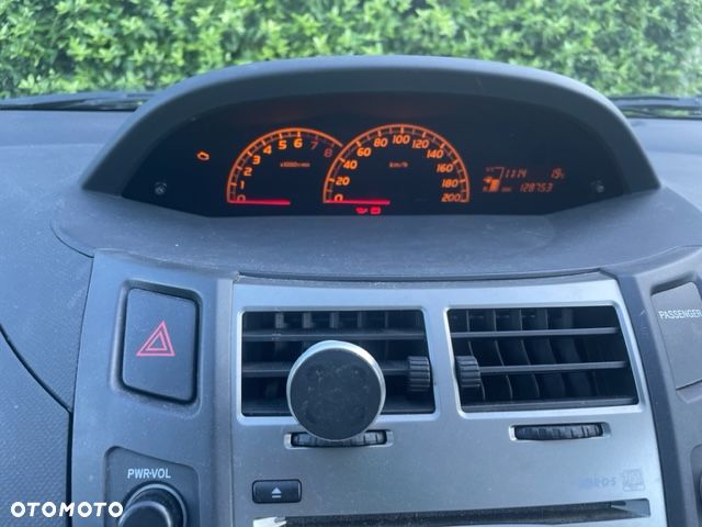 Toyota Yaris 1.33 Active - 5