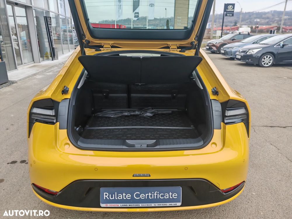 Toyota Prius 2.0 FWD PHEV Exclusive - 13