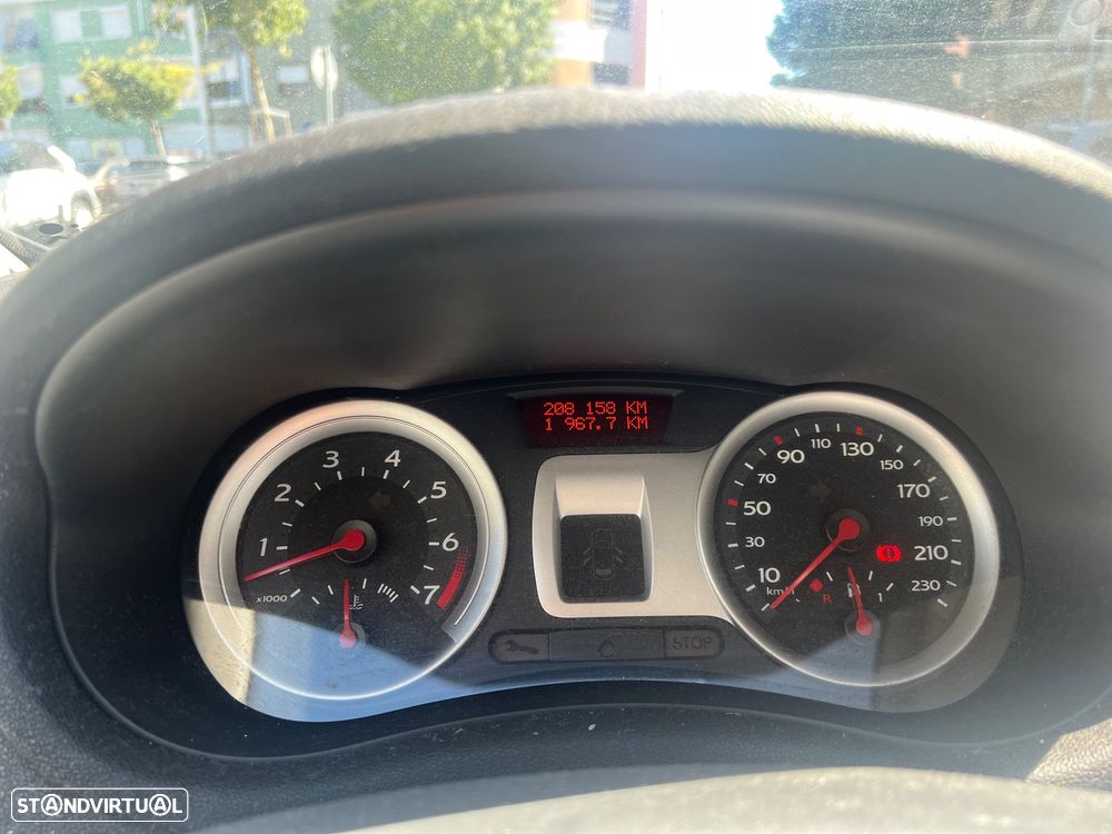 Renault Clio 1.2 16V Confort - 11