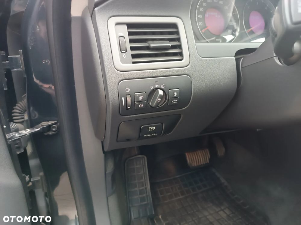 Volvo V70 2.4D Momentum - 39