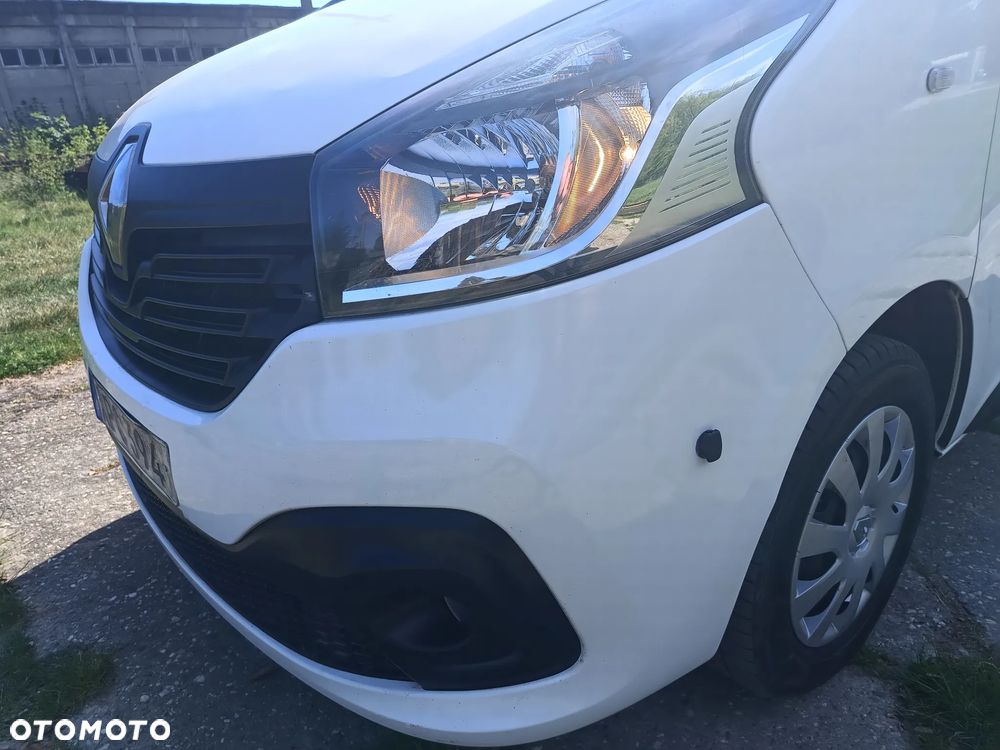 Renault Trafic L2H1 1.6 diesel 145kM 2018rok WEBASTO, CZUJNIKI PARKOWANIA, HAK, NIEWIELKI PRZEBIEG stan BDB, BEZWPADKOWY! - 17