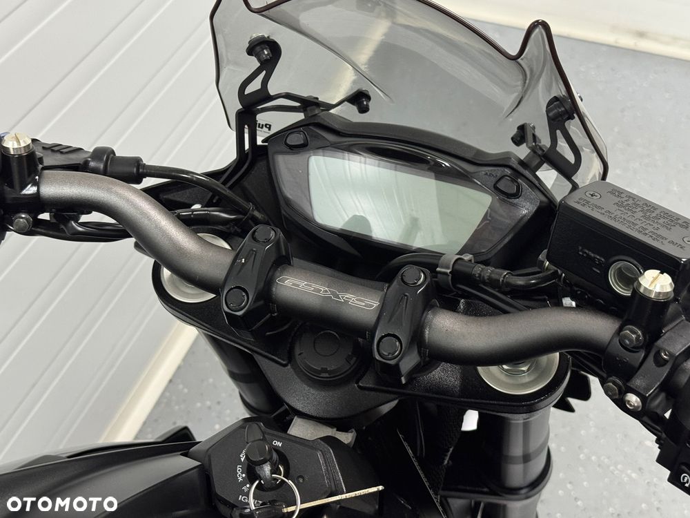Suzuki GSX - 14