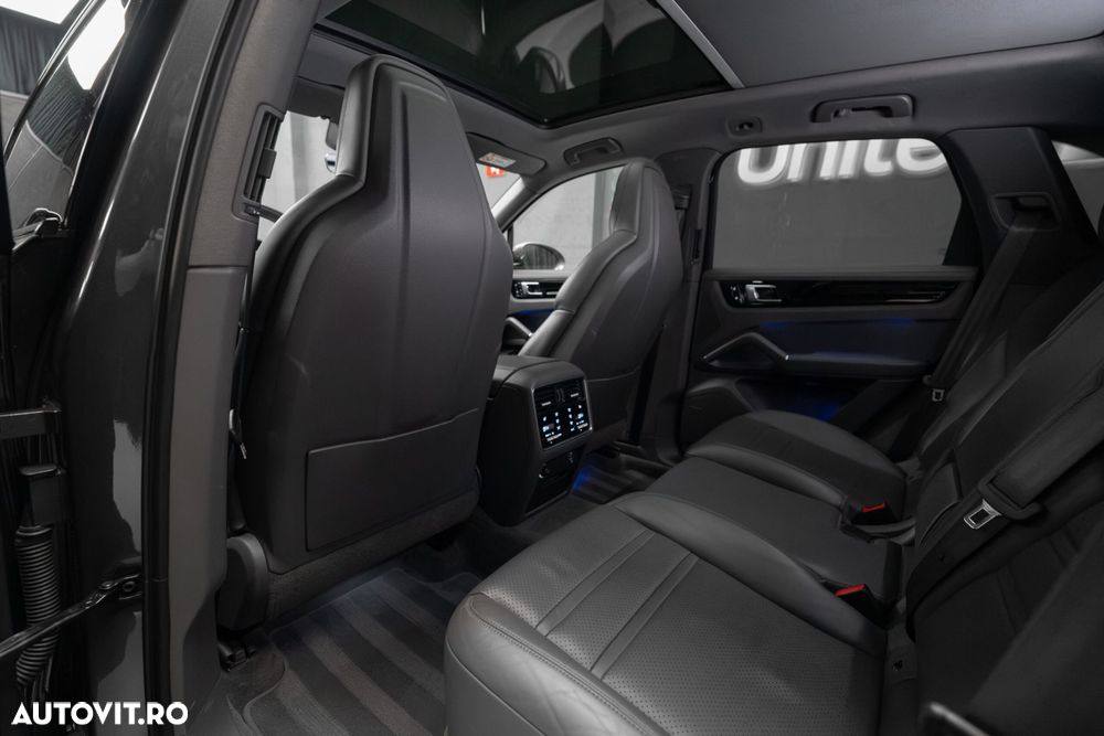 Porsche Cayenne Standard - 30