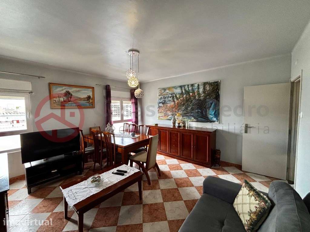 Apartamento T4 em Chelas com Excelente Localização e Potencial de V... - Grande imagem: 2/28