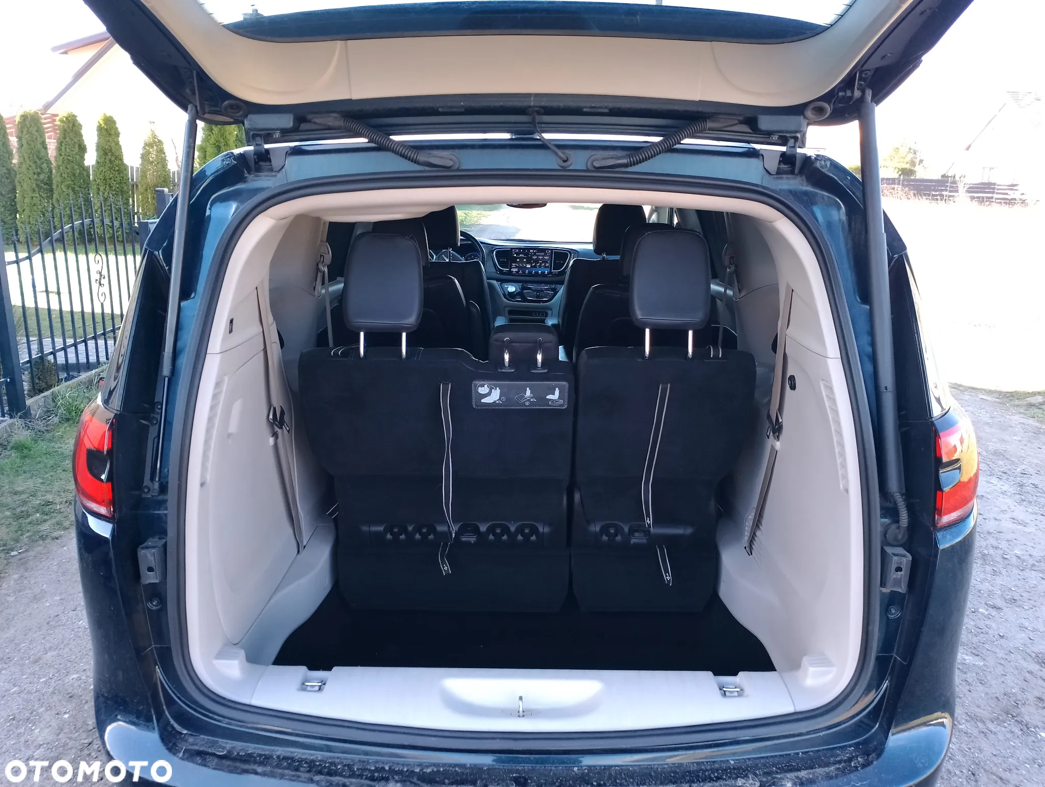 Chrysler Pacifica - 29