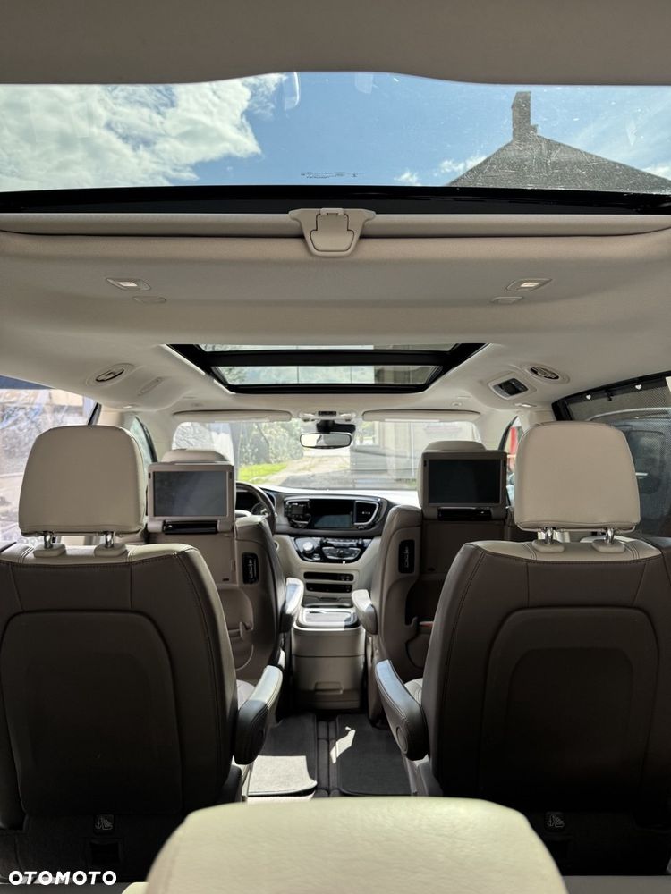 Chrysler Pacifica - 8