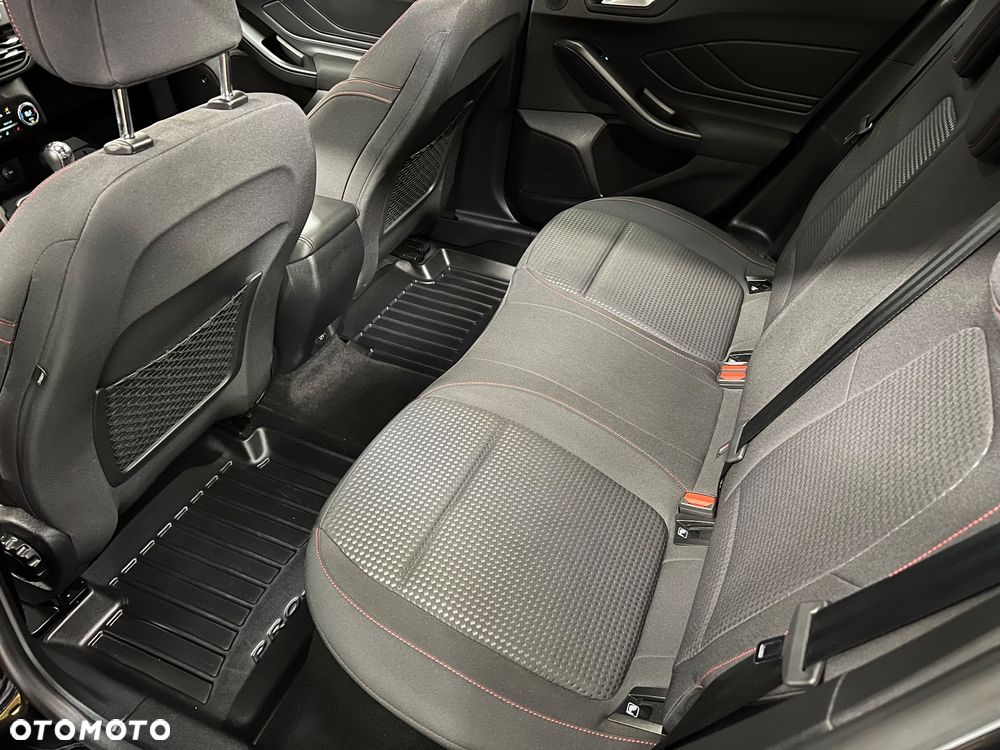 Ford Focus 1.5 EcoBoost ST-Line - 24