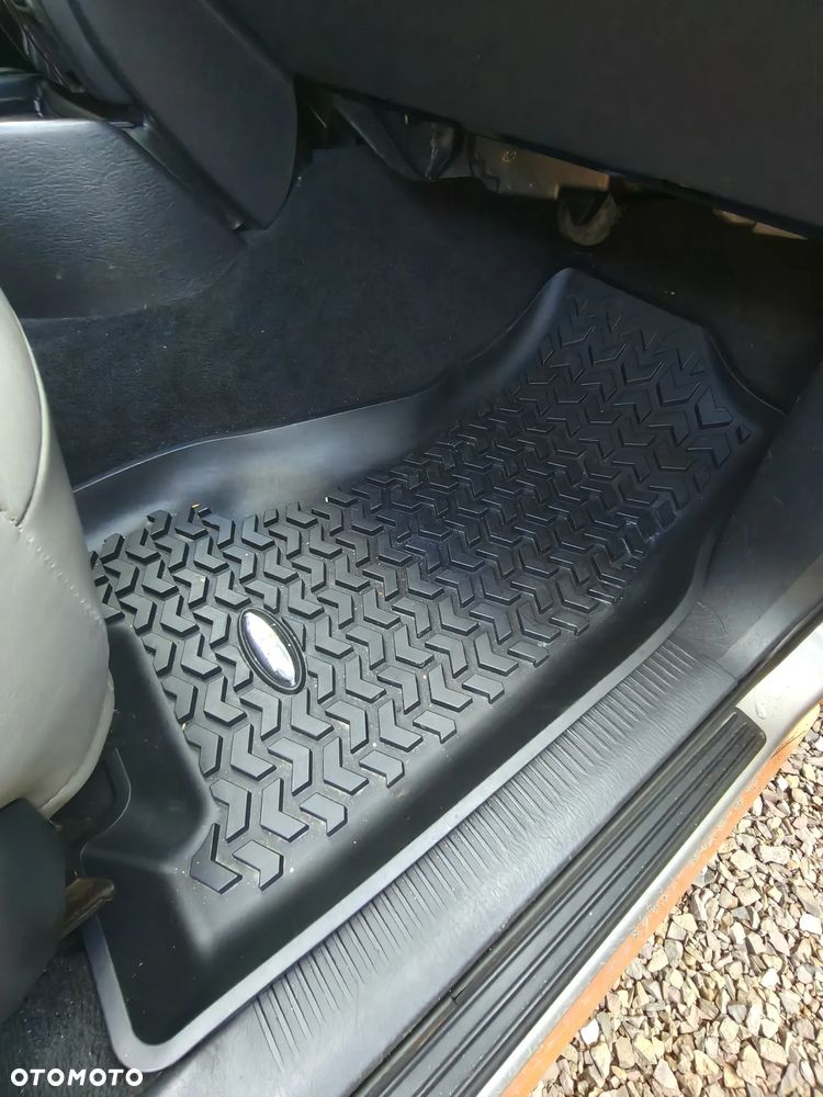 Jeep Grand Cherokee - 23