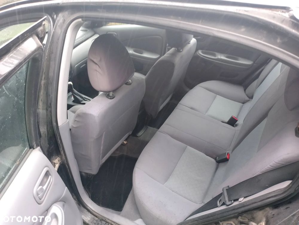 Nissan Almera - 4