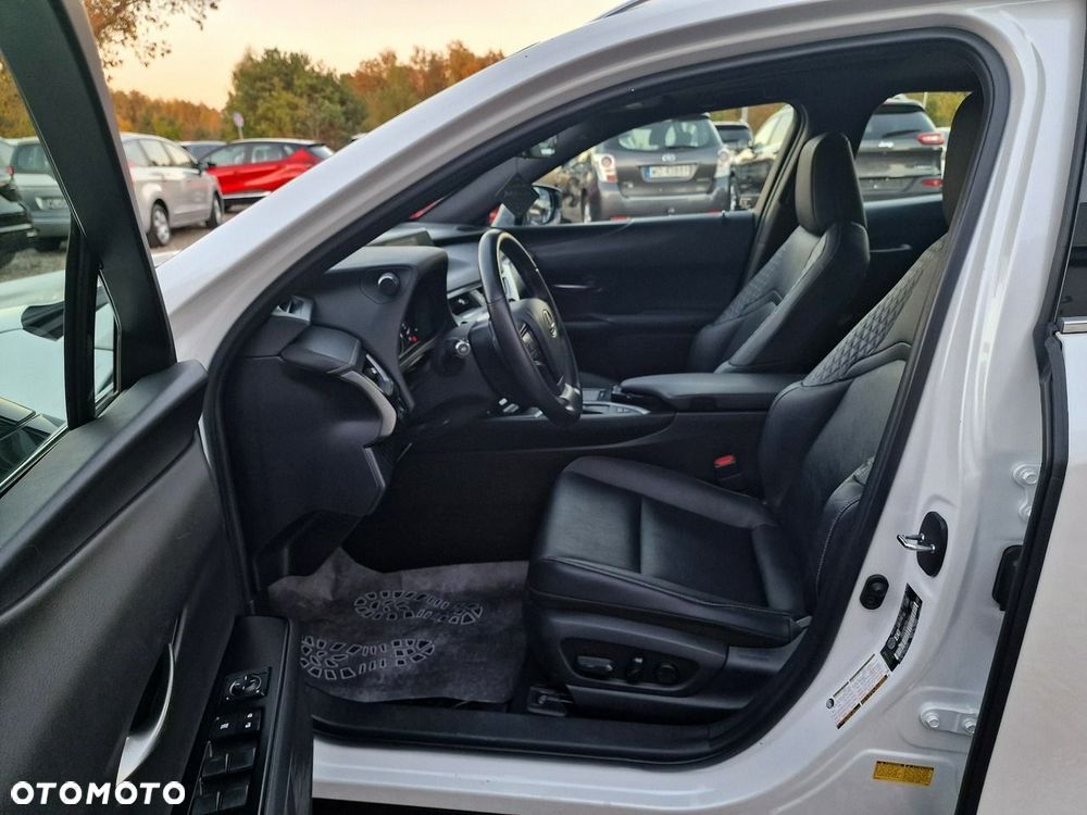 Lexus UX - 18