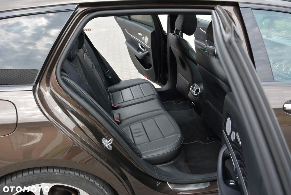 Mercedes-Benz Klasa E 250 9G-TRONIC - 31