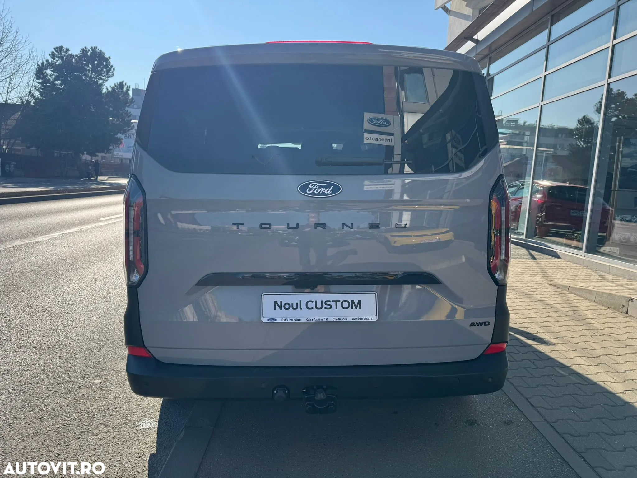 Ford Tourneo Custom Bus 320 2.0 EcoBlue 170 CP L1H1 Active Aut. - 8