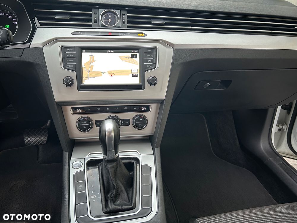 Volkswagen Passat 2.0 TDI (BlueMotion Technology) DSG Highline - 22