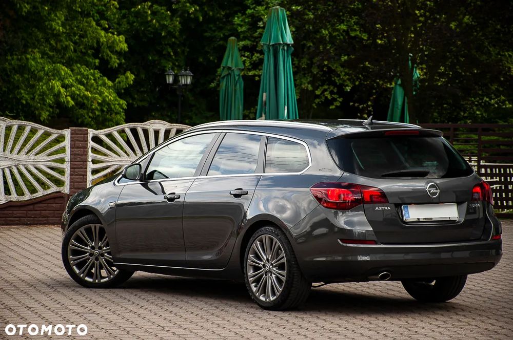Opel Astra 1.6 Turbo Edition - 32