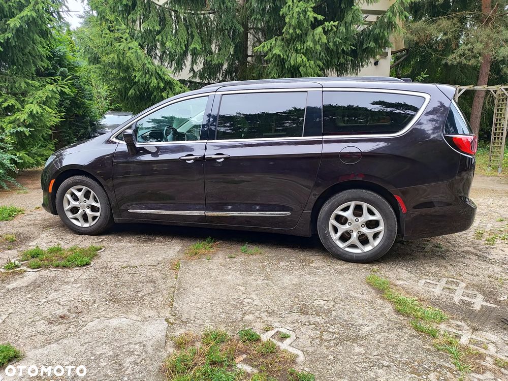 Chrysler Pacifica - 2