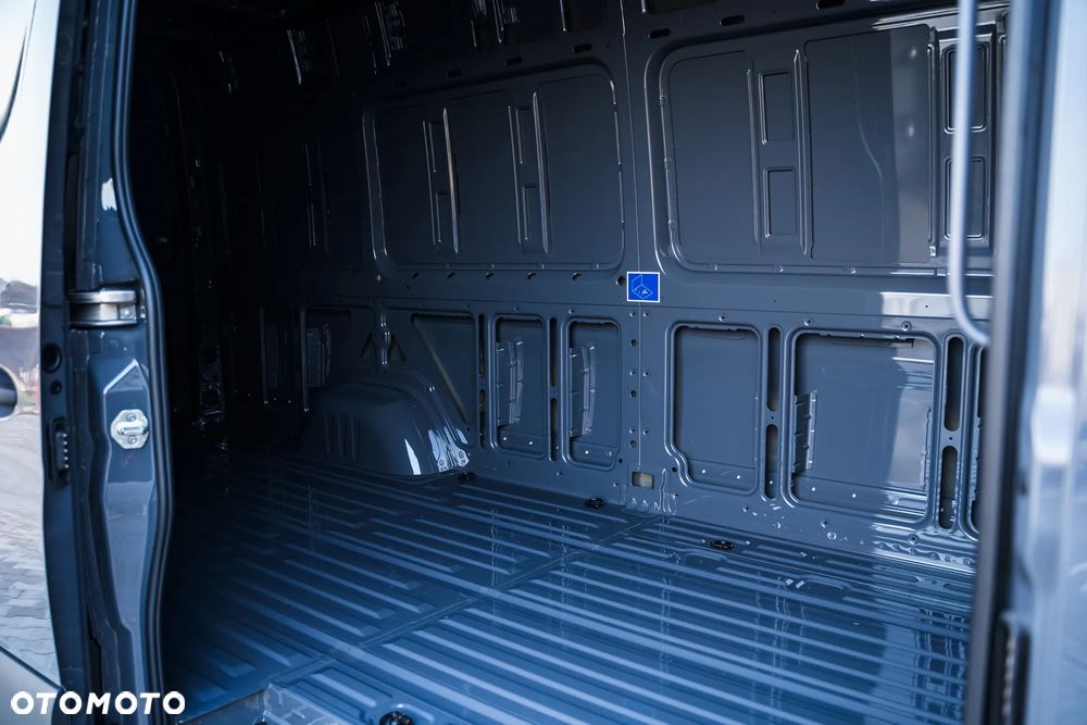 Mercedes-Benz Sprinter - 16