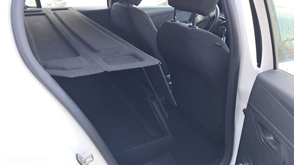 Peugeot 208 - 10
