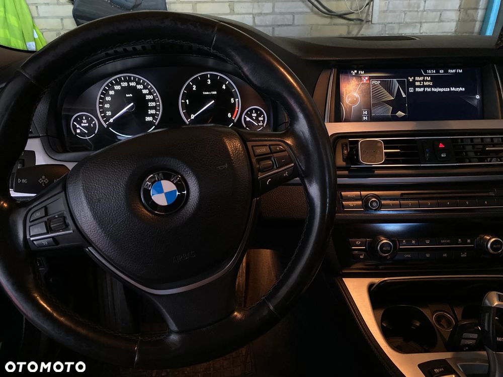 BMW Seria 5 520d xDrive - 12