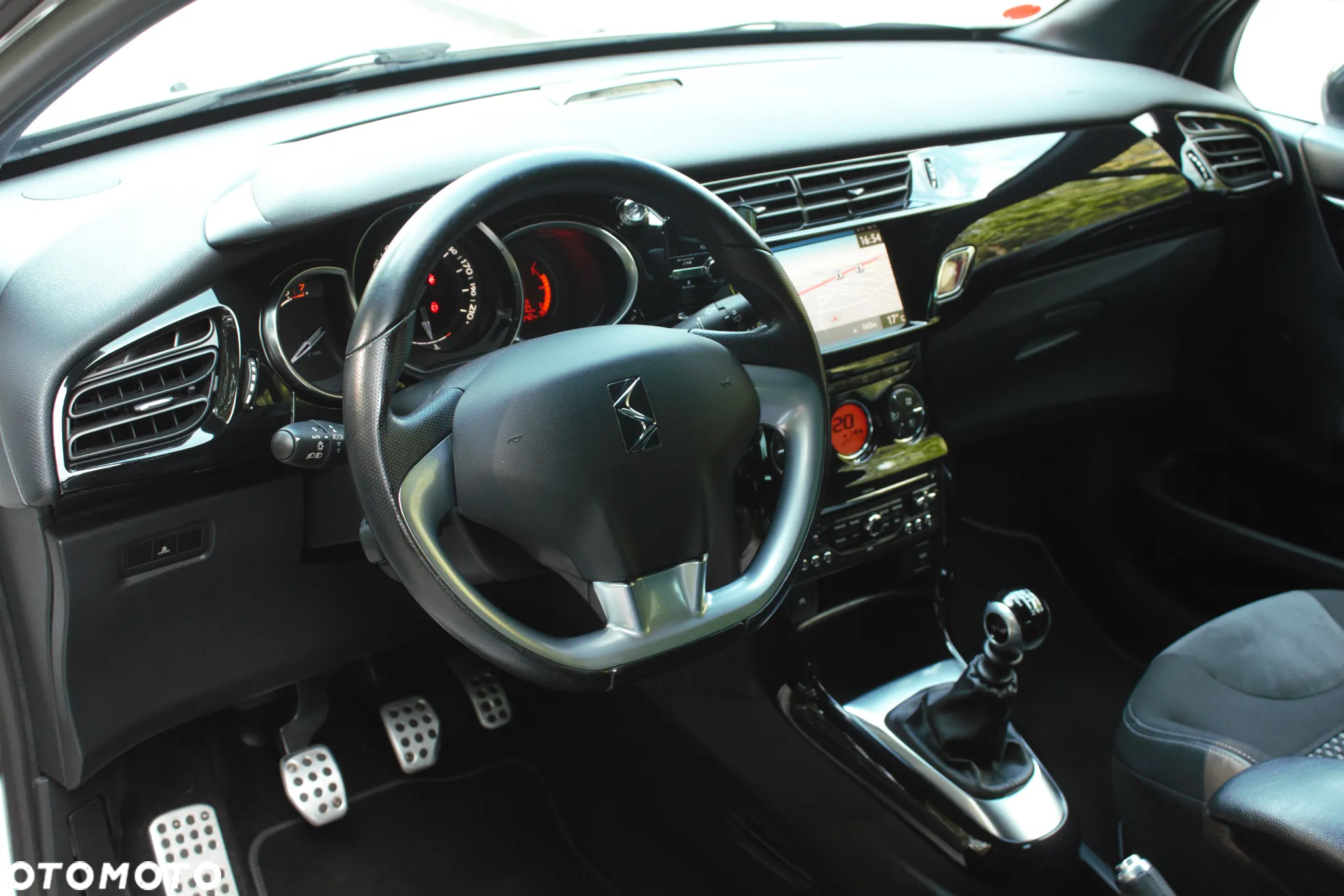 Citroën DS3 1.6 THP SportChic - 10