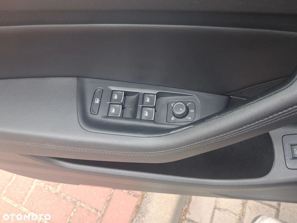 Volkswagen Passat - 34