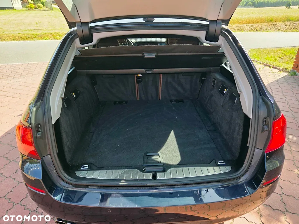 BMW Seria 5 525d xDrive Touring - 4