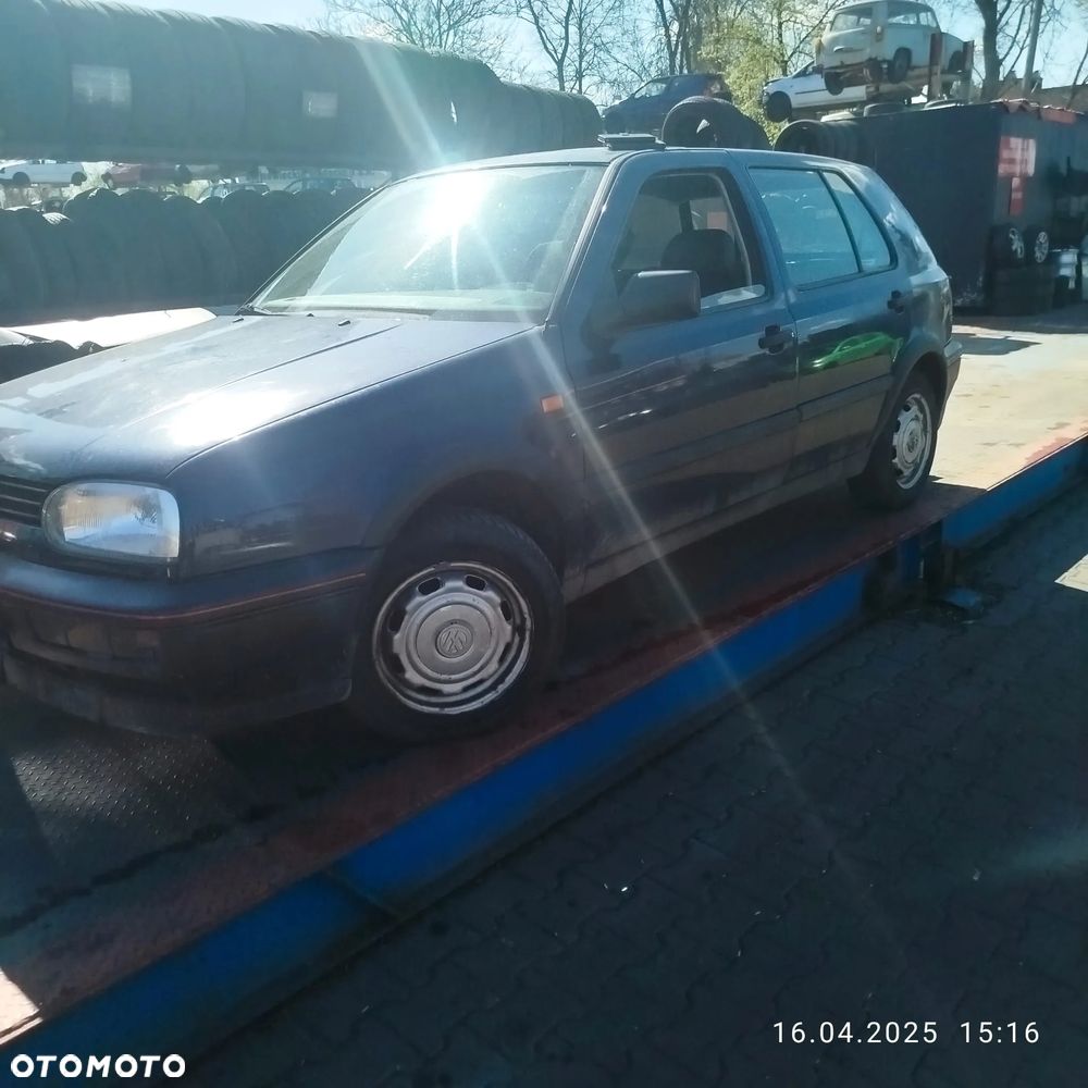 Volkswagen Golf 3 na części . - 2