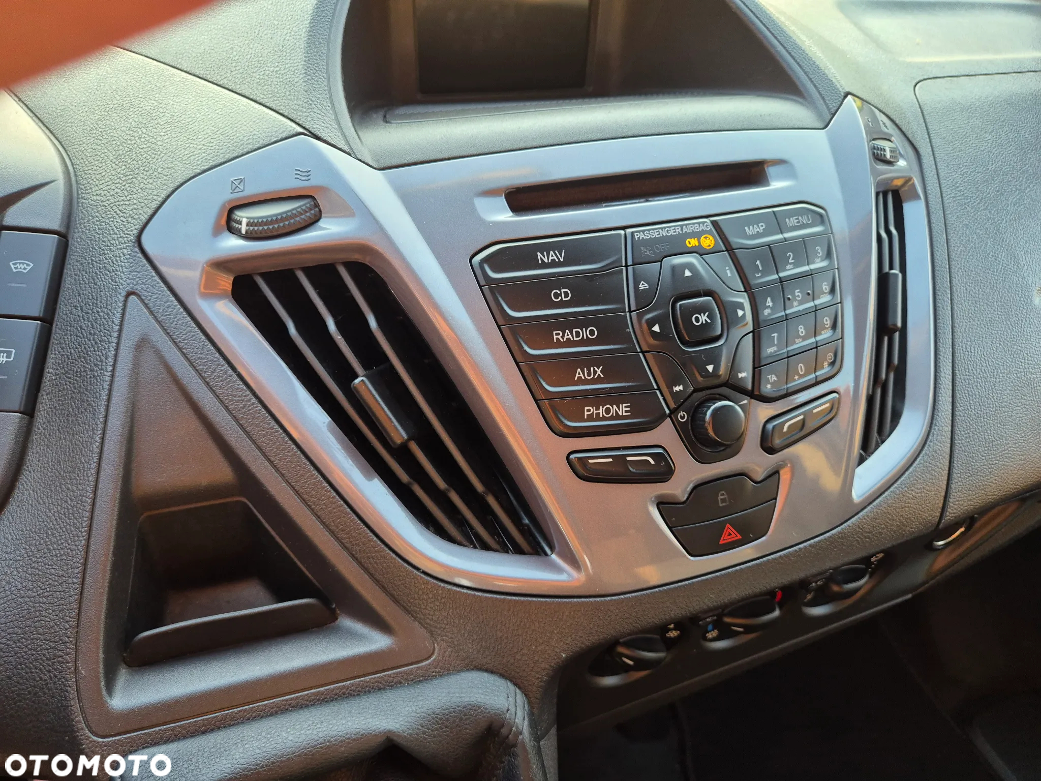 Ford Tourneo Custom - 30