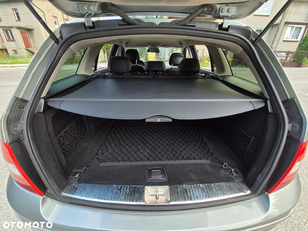 Mercedes-Benz Klasa C 180 BlueEFFICIENCY Avantgarde - 39