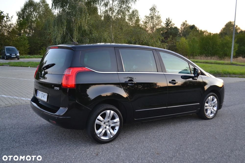 Peugeot 5008 - 8