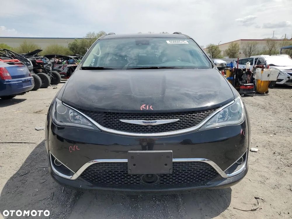 Chrysler Pacifica - 5