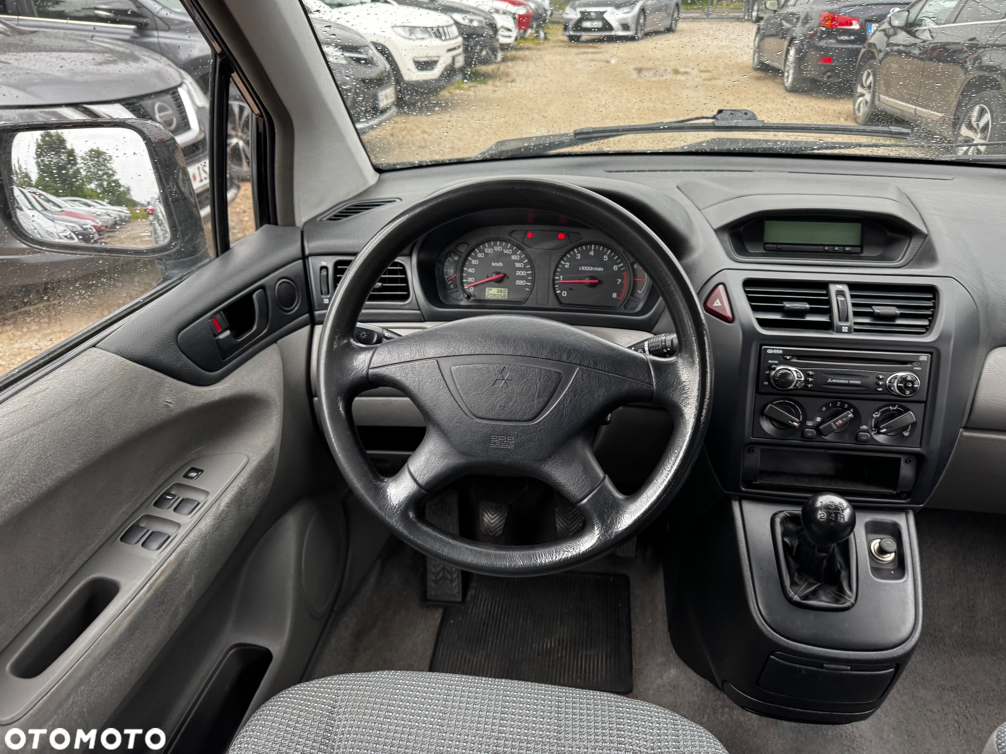 Mitsubishi Space Wagon 2.0 Cool - 30