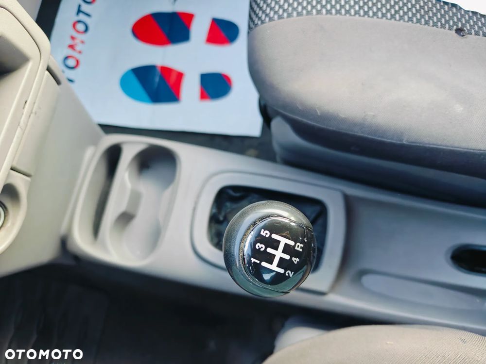 Nissan Almera Tino 1.8 Comfort High - 21