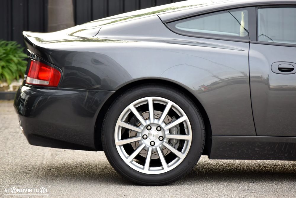 Aston Martin Vanquish - 23