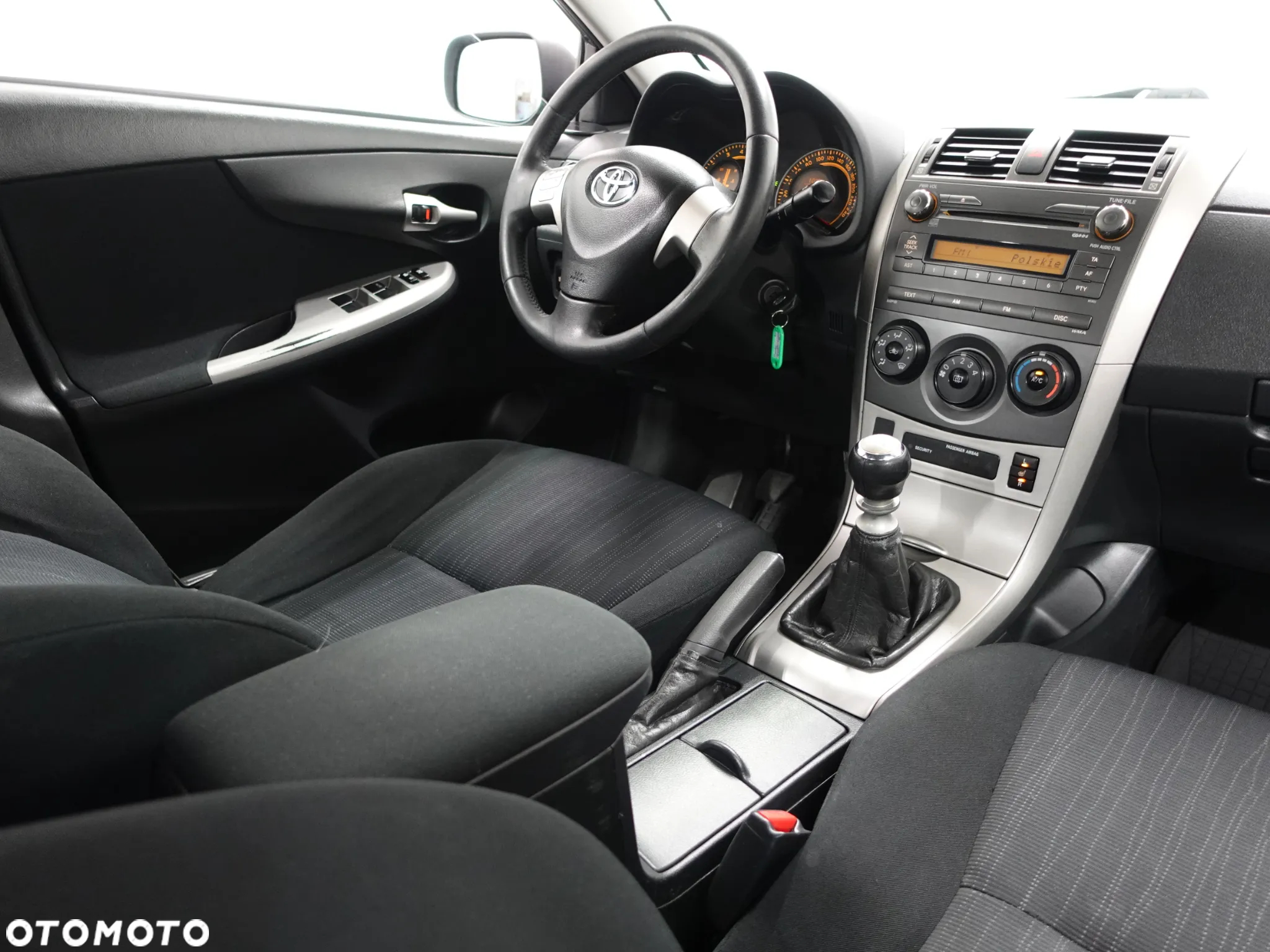 Toyota Corolla 1.6 Luna - 31