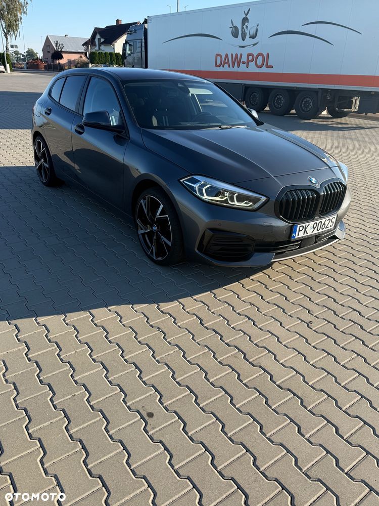 BMW 1 Series 2021 photo 2