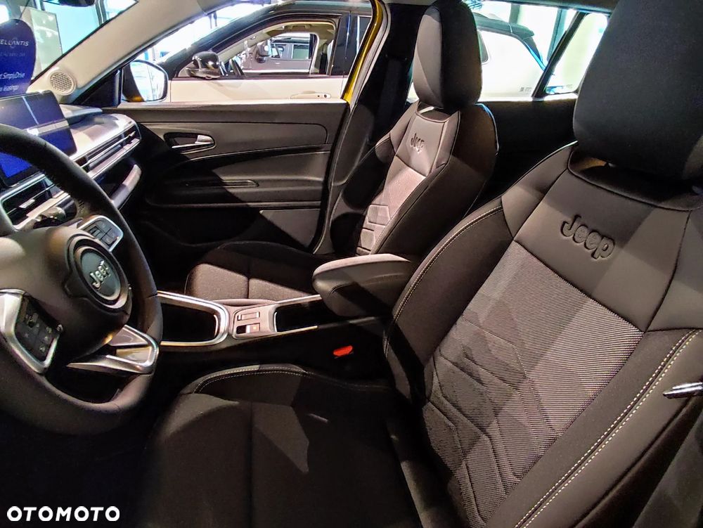 Jeep Avenger 1.2 T3 mHEV Altitude FWD eDCT6 - 4