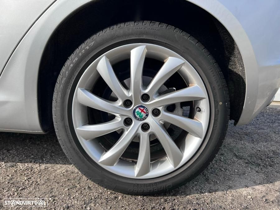 Alfa Romeo Giulietta 1.6 JTDM Distinctive 57X - 32