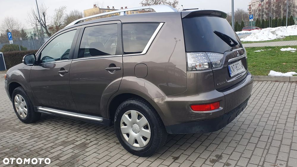 Mitsubishi Outlander - 12