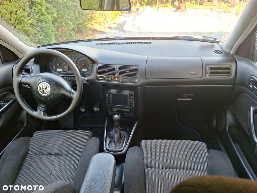 Volkswagen Golf - 22