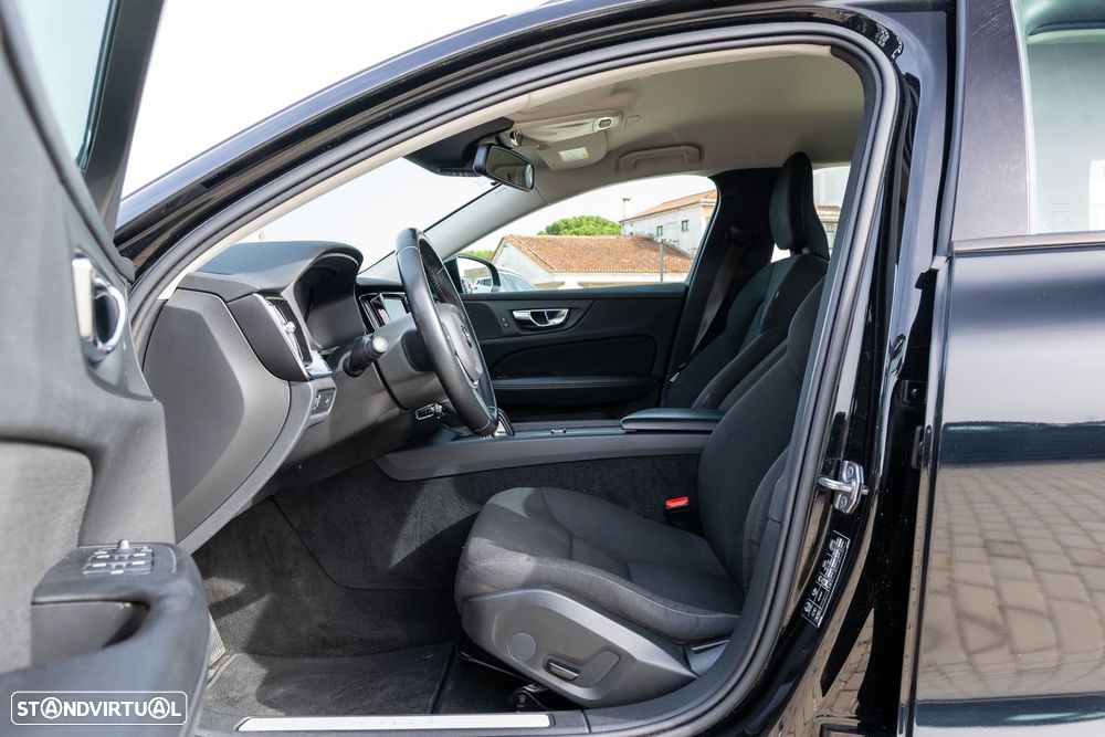 Volvo V60 2.0 B4 Essential Auto - 11